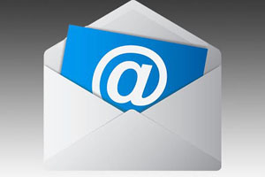 contattaci via email